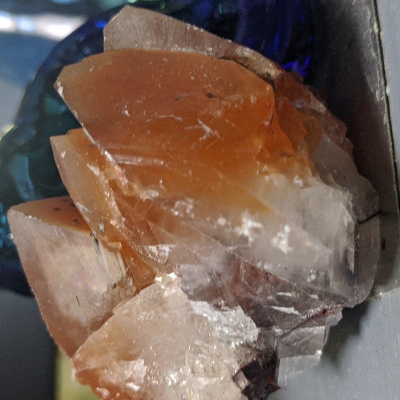 Cha Ching calcite raw gleaming scales specimen 🍑 rare color with dendrites - Picture 5 of 5